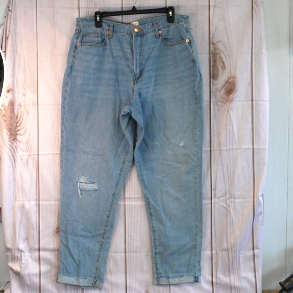 Universal Thread Boyfriend Distressed Jeans 12/31R